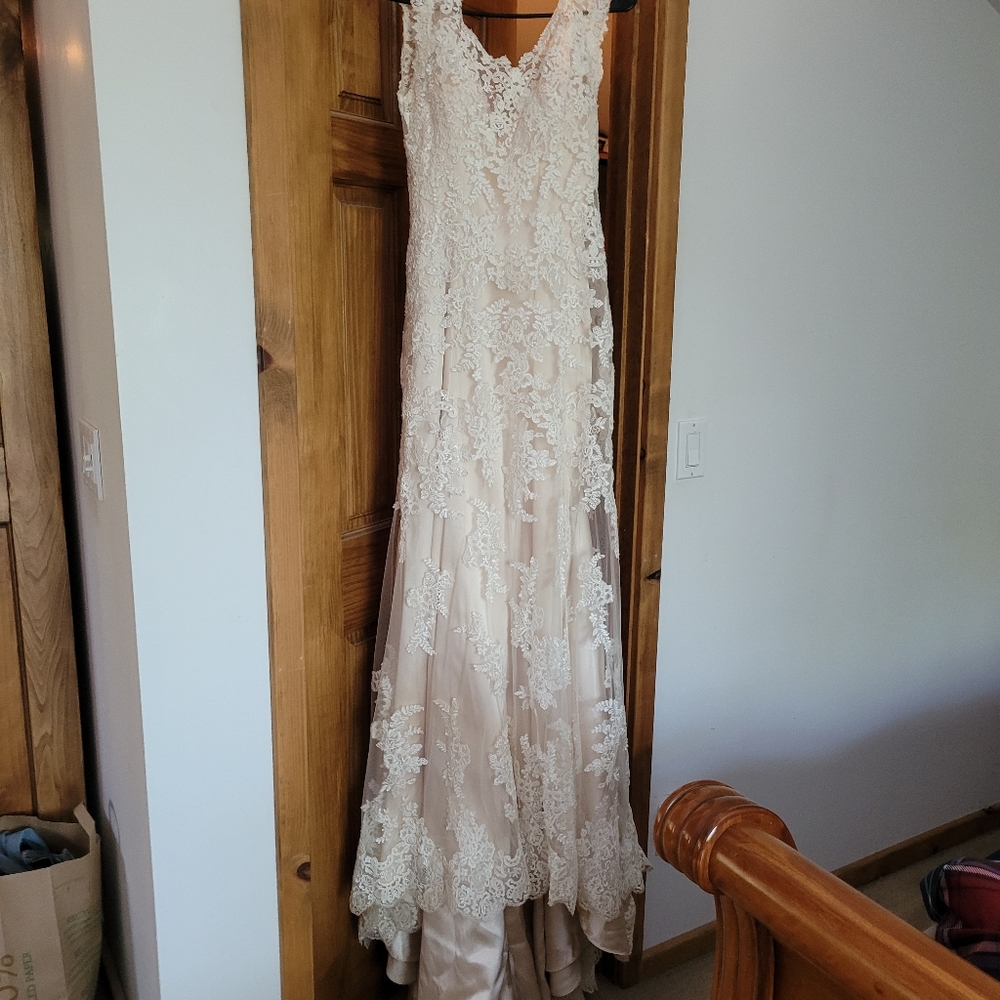 Maggie Sottero Melanie Wedding Dress size 4